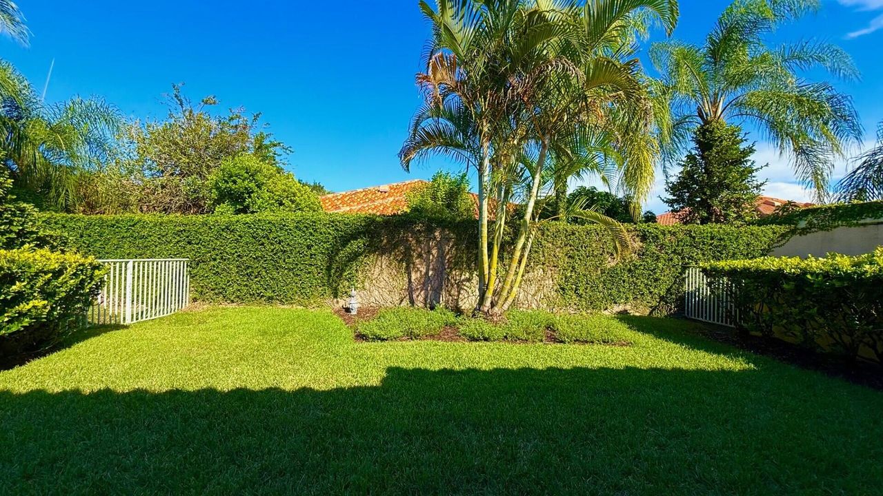 Active With Contract: $394,900 (2 beds, 2 baths, 1526 Square Feet)