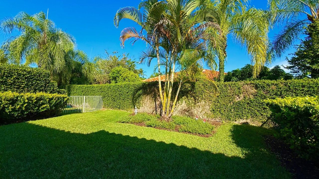 Active With Contract: $394,900 (2 beds, 2 baths, 1526 Square Feet)