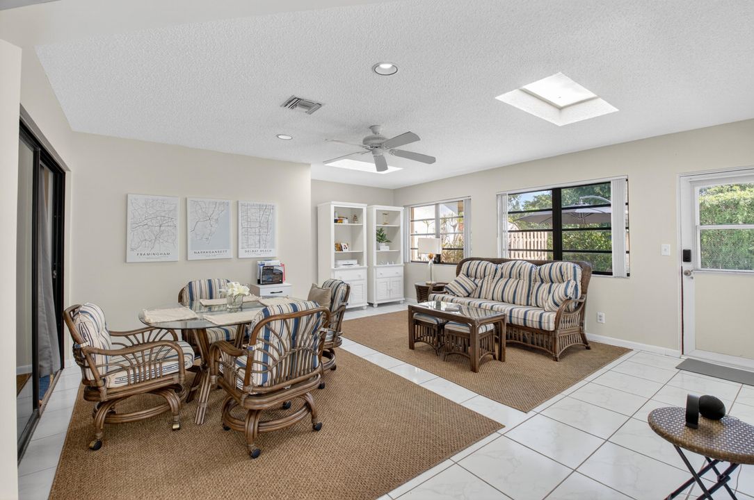 For Sale: $285,000 (2 beds, 2 baths, 1609 Square Feet)