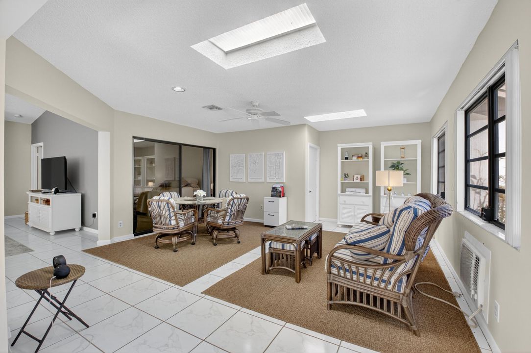 For Sale: $285,000 (2 beds, 2 baths, 1609 Square Feet)