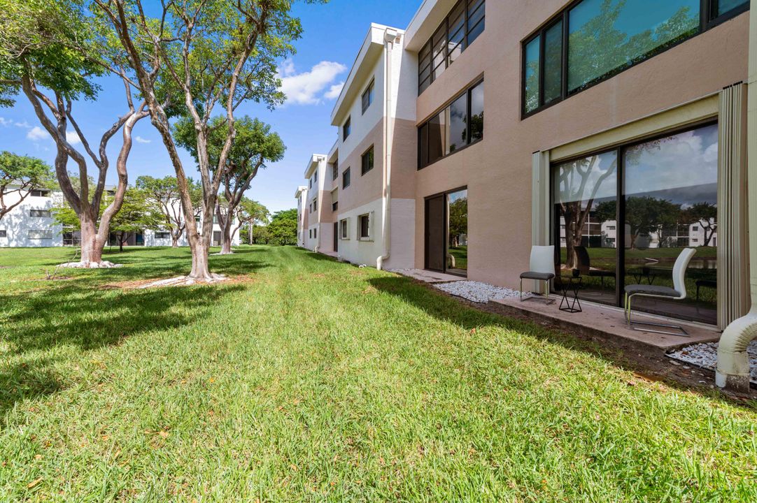 Activo con contrato: $2,400 (2 camas, 2 baños, 1362 Pies cuadrados)