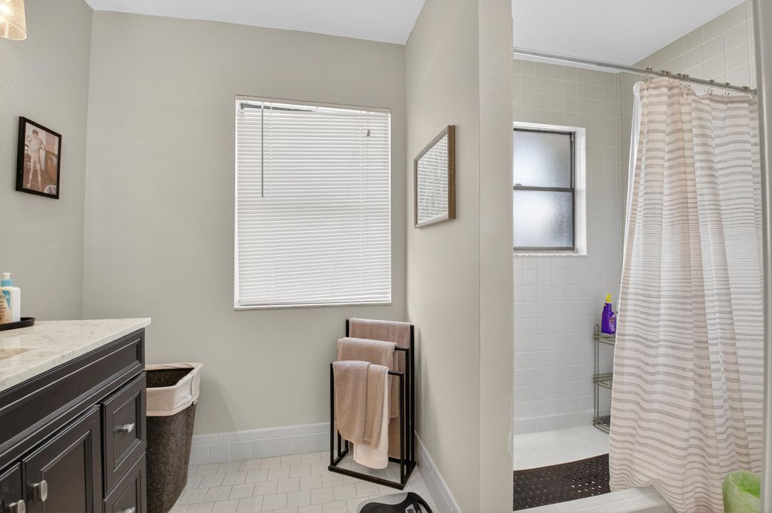 For Sale: $285,000 (2 beds, 2 baths, 1609 Square Feet)