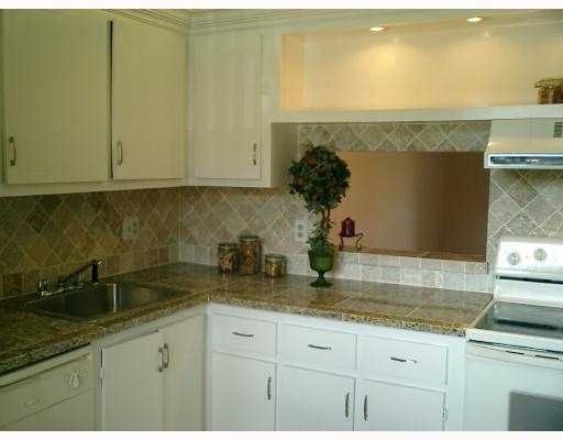 For Rent: $2,025 (2 beds, 2 baths, 1023 Square Feet)