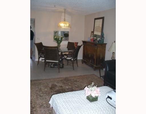 For Rent: $2,025 (2 beds, 2 baths, 1023 Square Feet)