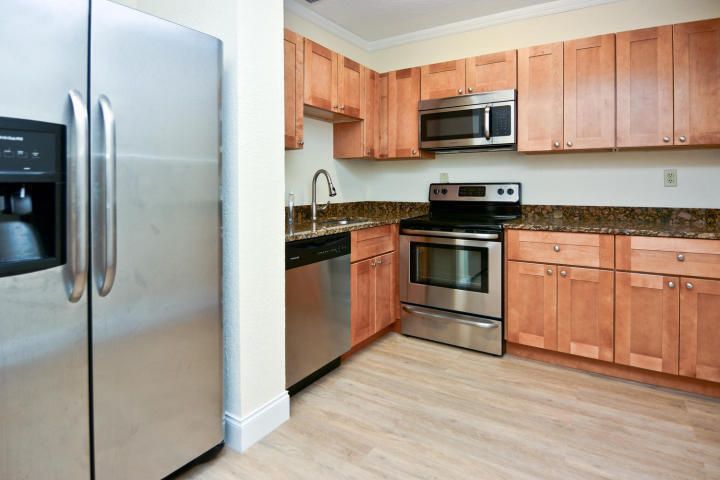 For Rent: $2,025 (2 beds, 2 baths, 1023 Square Feet)