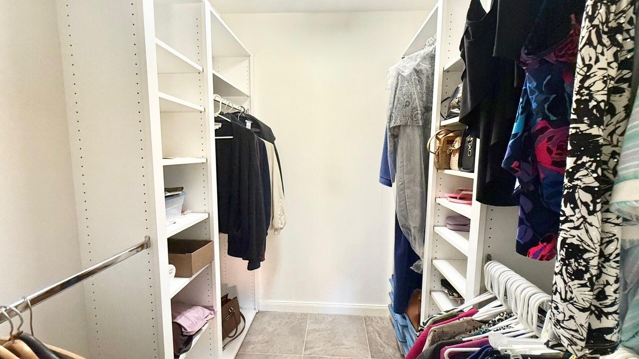 Active With Contract: $394,900 (2 beds, 2 baths, 1526 Square Feet)