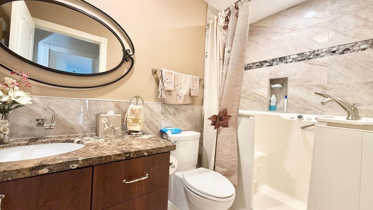 Active With Contract: $394,900 (2 beds, 2 baths, 1526 Square Feet)