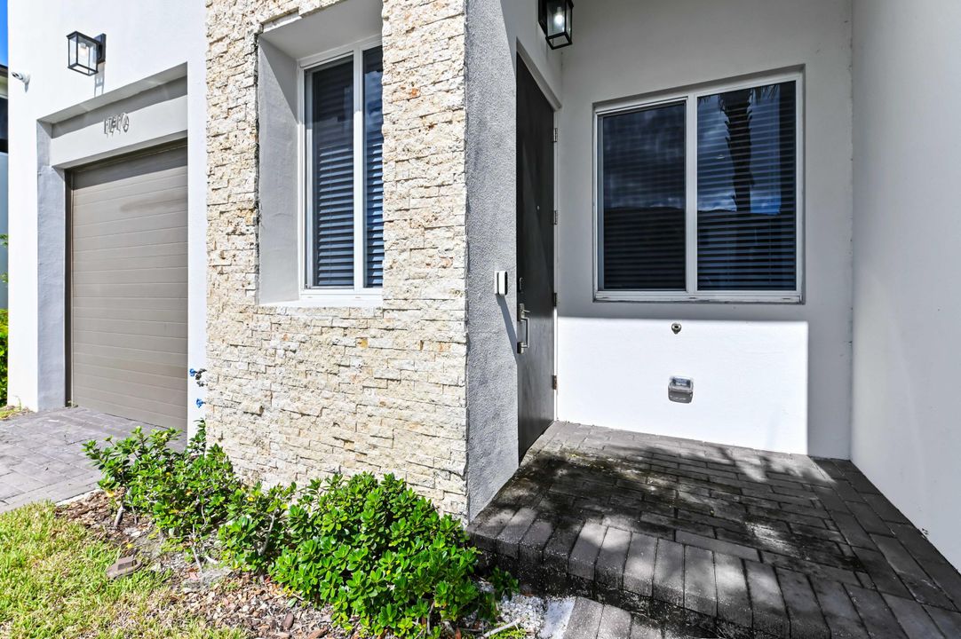 En Venta: $529,000 (3 camas, 2 baños, 1900 Pies cuadrados)