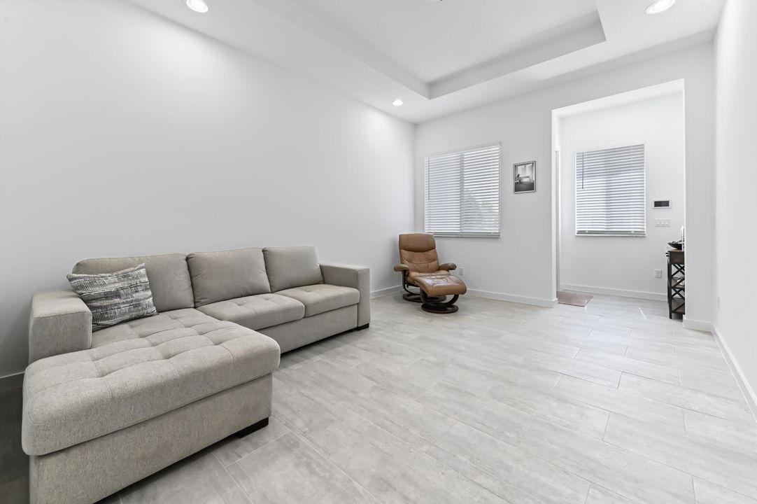 En Venta: $529,000 (3 camas, 2 baños, 1900 Pies cuadrados)