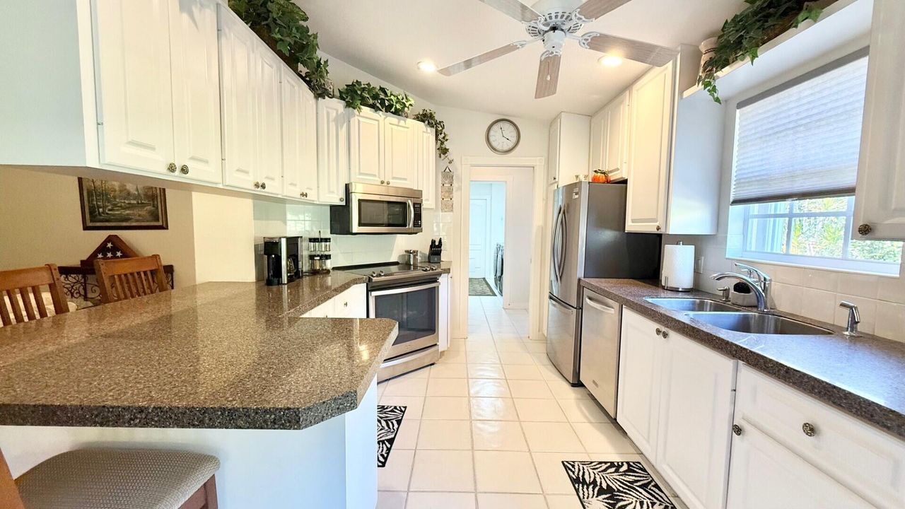 Active With Contract: $394,900 (2 beds, 2 baths, 1526 Square Feet)