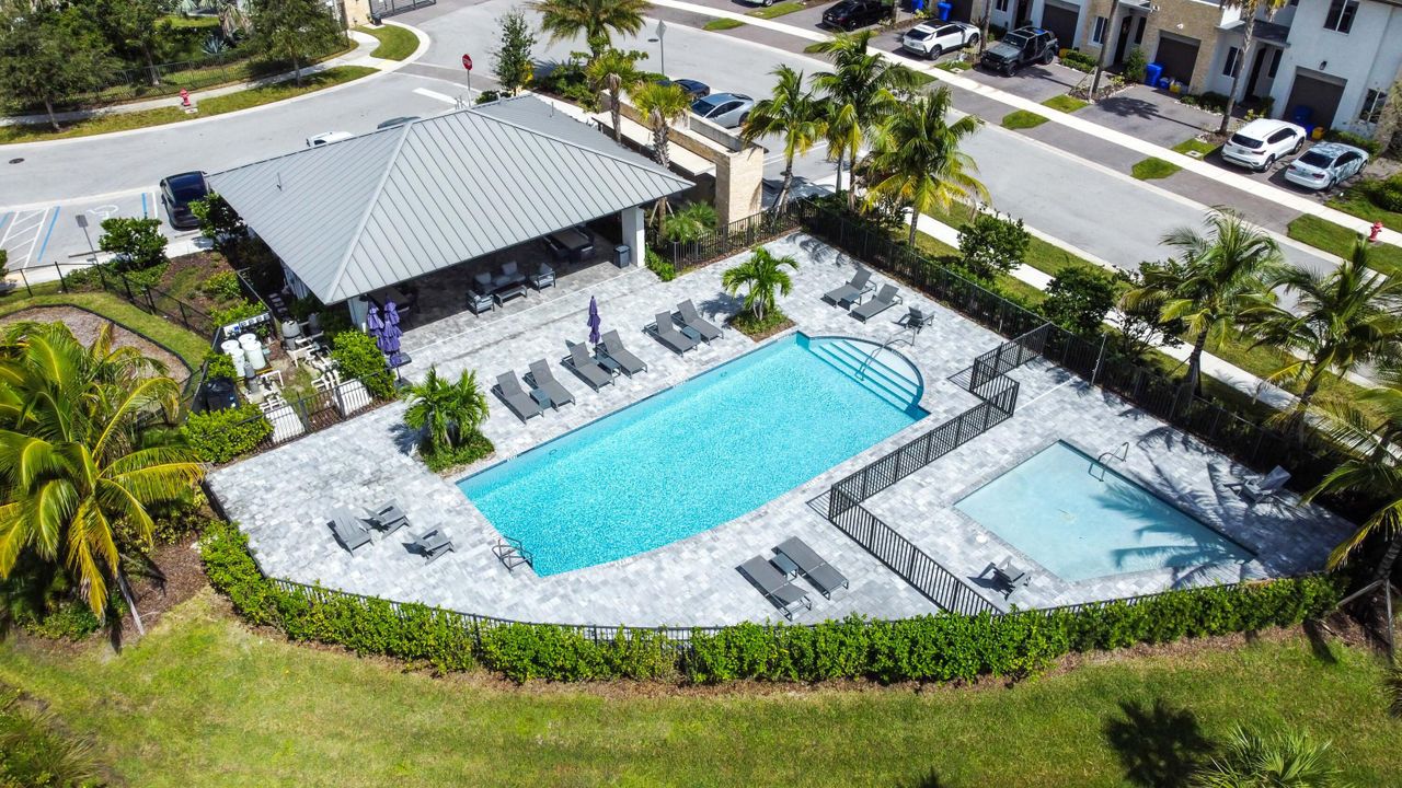 En Venta: $529,000 (3 camas, 2 baños, 1900 Pies cuadrados)