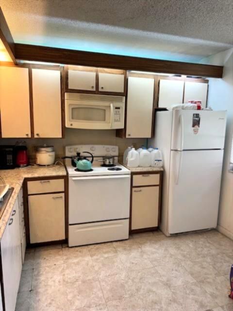 For Sale: $185,000 (2 beds, 2 baths, 1397 Square Feet)