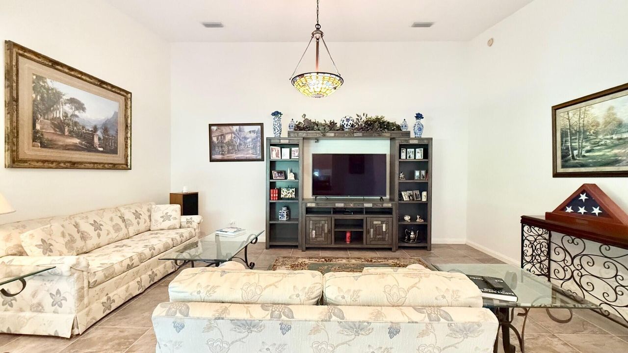 Active With Contract: $394,900 (2 beds, 2 baths, 1526 Square Feet)