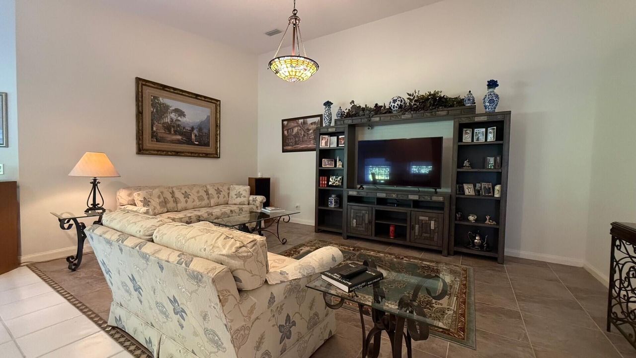 Active With Contract: $394,900 (2 beds, 2 baths, 1526 Square Feet)