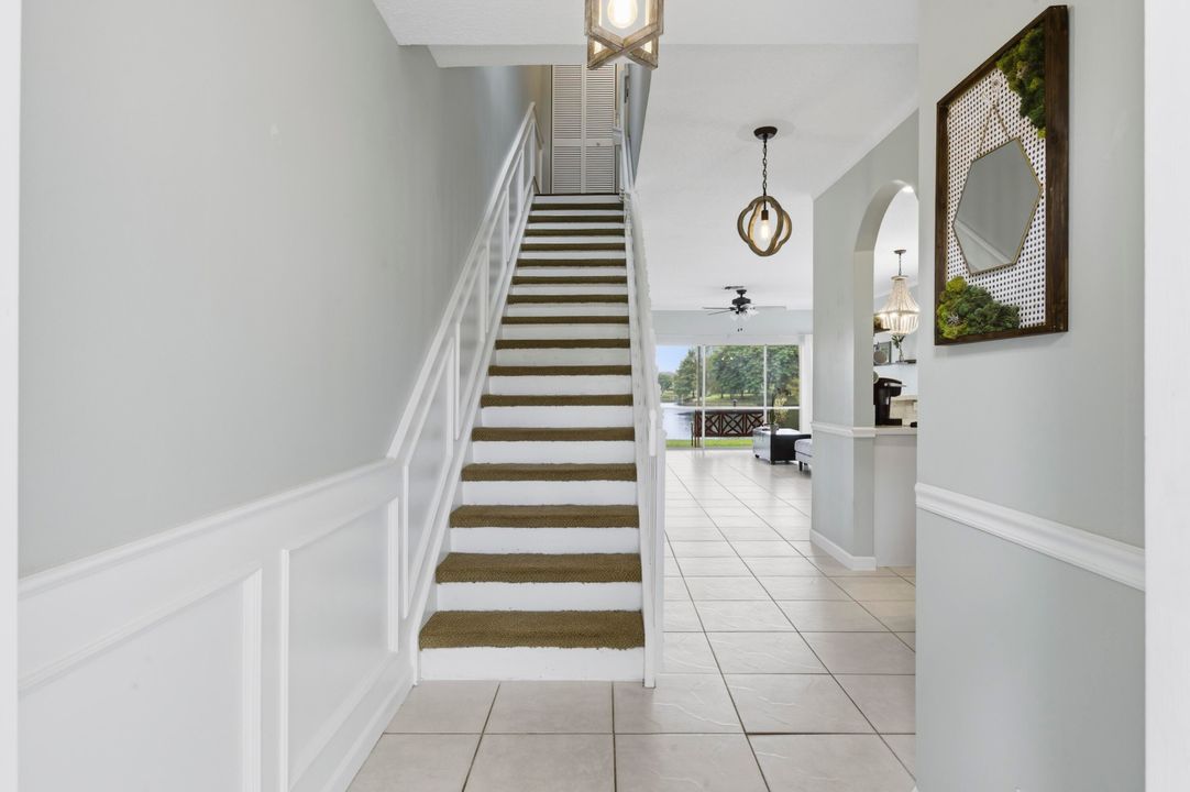 合同活跃: $329,900 (2 贝兹, 2 浴室, 1211 平方英尺)