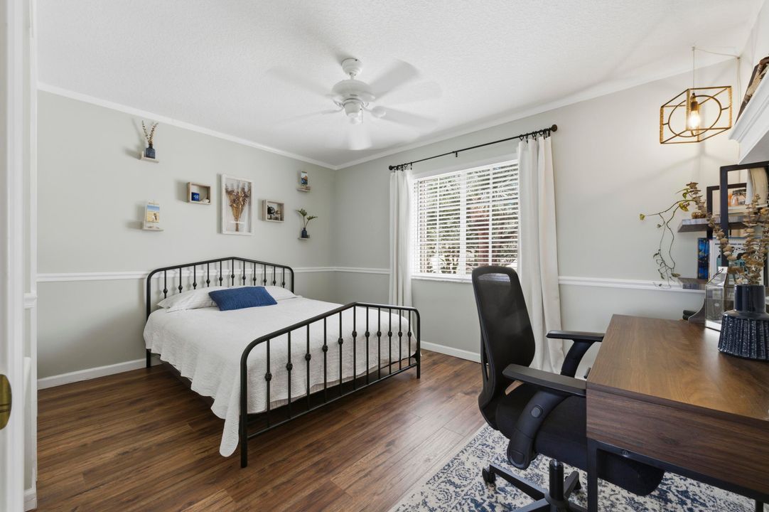 合同活跃: $329,900 (2 贝兹, 2 浴室, 1211 平方英尺)