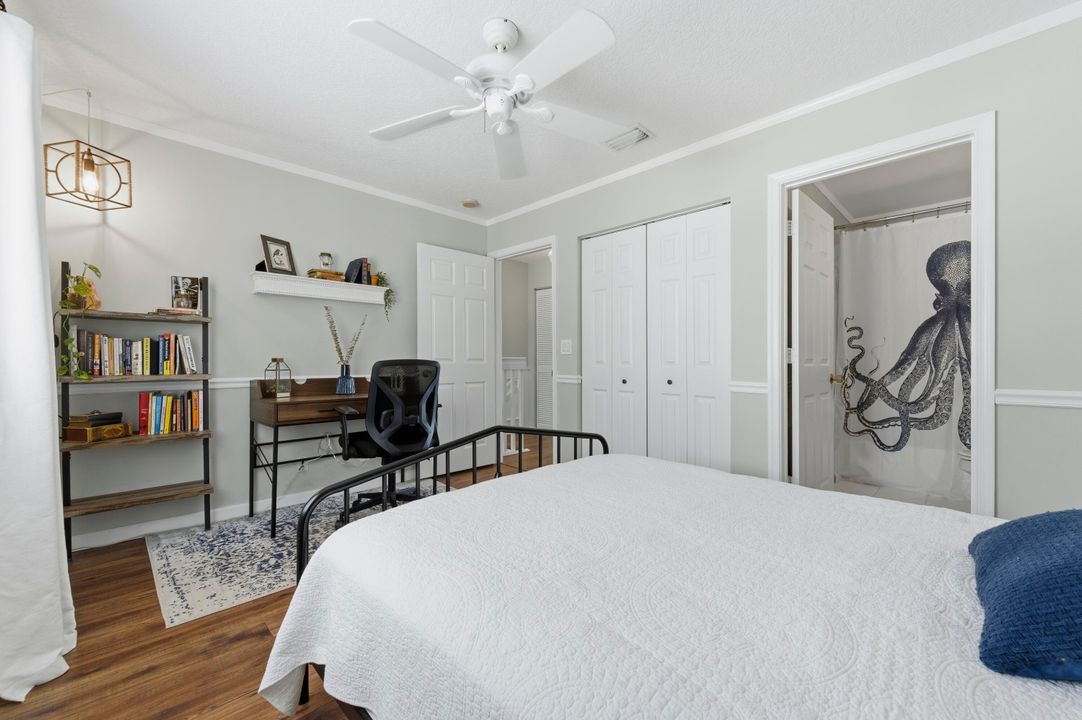 合同活跃: $329,900 (2 贝兹, 2 浴室, 1211 平方英尺)