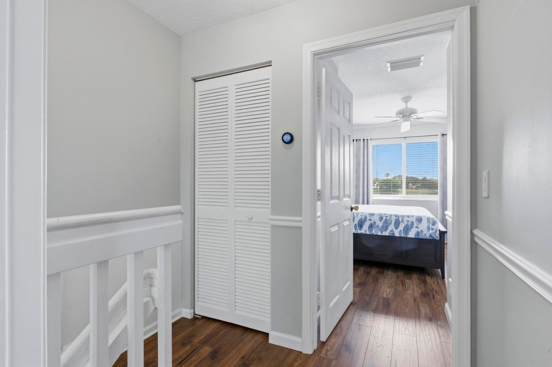 合同活跃: $329,900 (2 贝兹, 2 浴室, 1211 平方英尺)