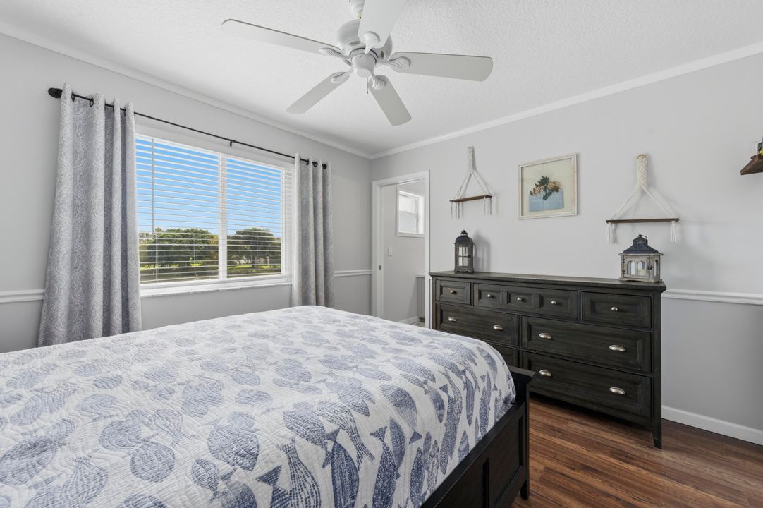 合同活跃: $329,900 (2 贝兹, 2 浴室, 1211 平方英尺)