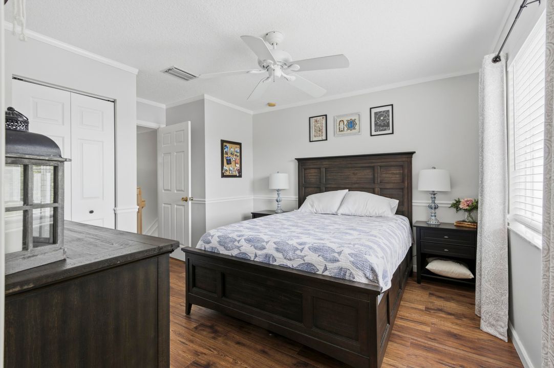 合同活跃: $329,900 (2 贝兹, 2 浴室, 1211 平方英尺)