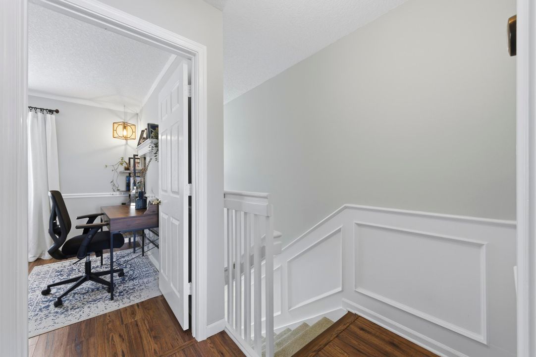 合同活跃: $329,900 (2 贝兹, 2 浴室, 1211 平方英尺)