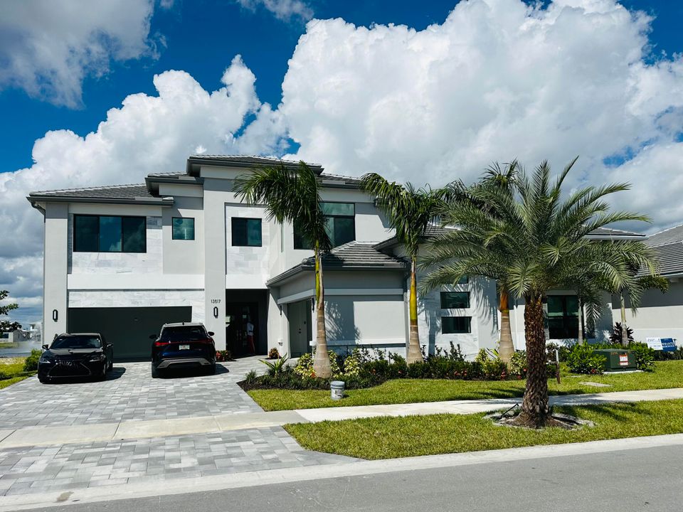 Recently Sold: $2,034,700 (5 beds, 5 baths, 5260 Square Feet)