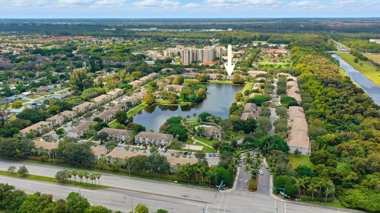 合同活跃: $329,900 (2 贝兹, 2 浴室, 1211 平方英尺)