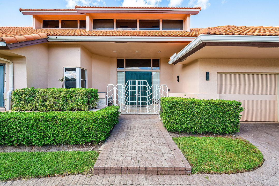 Active With Contract: $1,399,000 (4 beds, 4 baths, 3891 Square Feet)