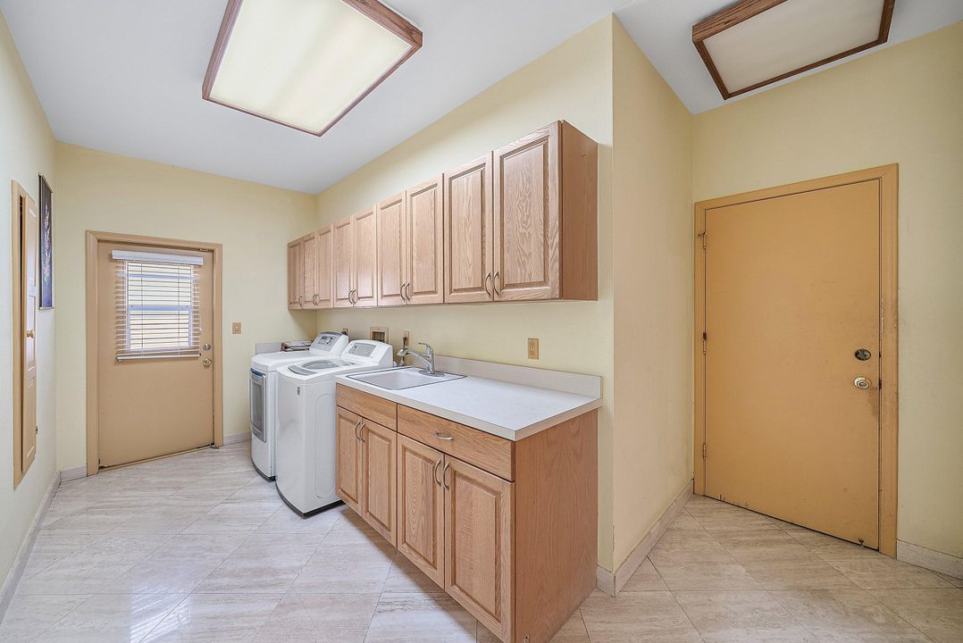 Active With Contract: $1,399,000 (4 beds, 4 baths, 3891 Square Feet)