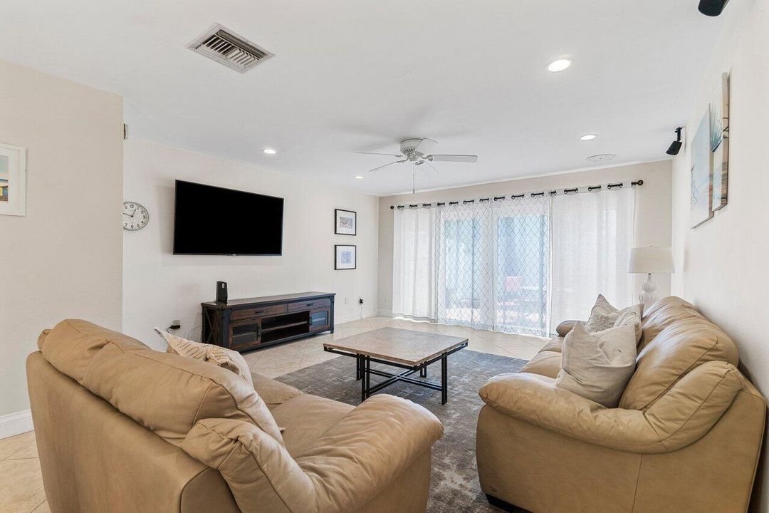 For Rent: $3,900 (2 beds, 2 baths, 1320 Square Feet)