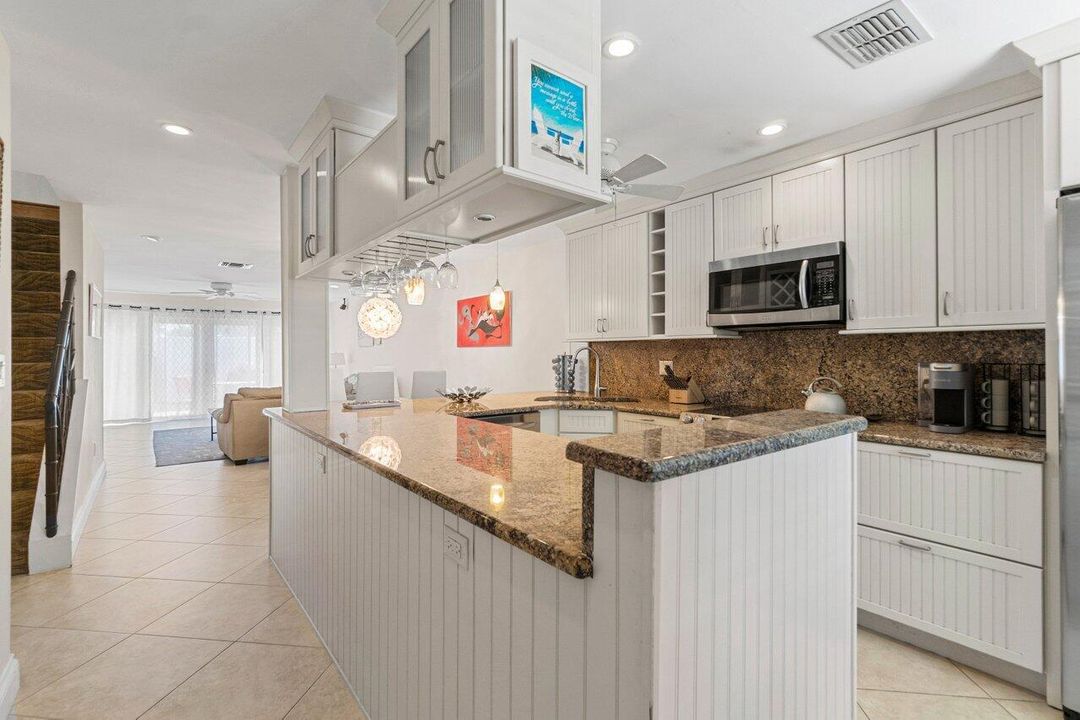 For Rent: $3,900 (2 beds, 2 baths, 1320 Square Feet)