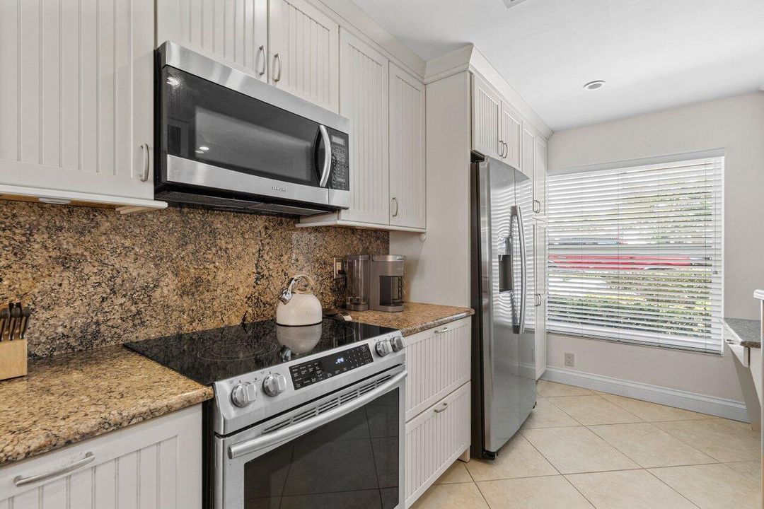 For Rent: $3,900 (2 beds, 2 baths, 1320 Square Feet)