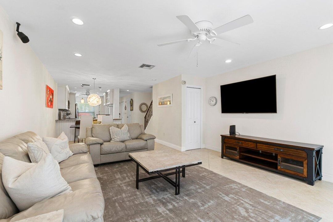 For Rent: $3,900 (2 beds, 2 baths, 1320 Square Feet)