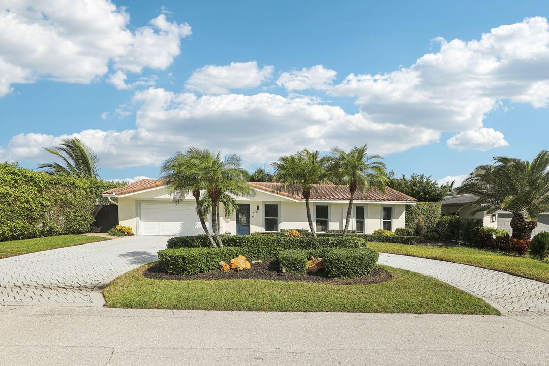 For Sale: $1,949,900 (3 beds, 3 baths, 1950 Square Feet)