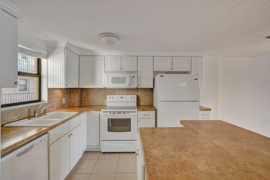 For Sale: $212,500 (2 beds, 2 baths, 1025 Square Feet)