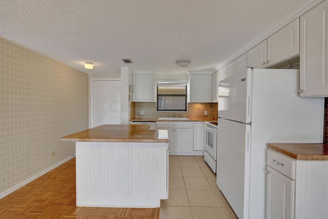 For Sale: $212,500 (2 beds, 2 baths, 1025 Square Feet)