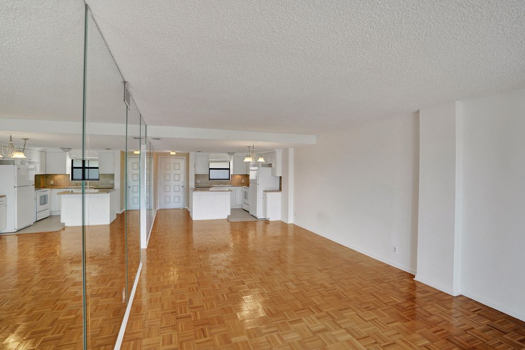 For Sale: $212,500 (2 beds, 2 baths, 1025 Square Feet)