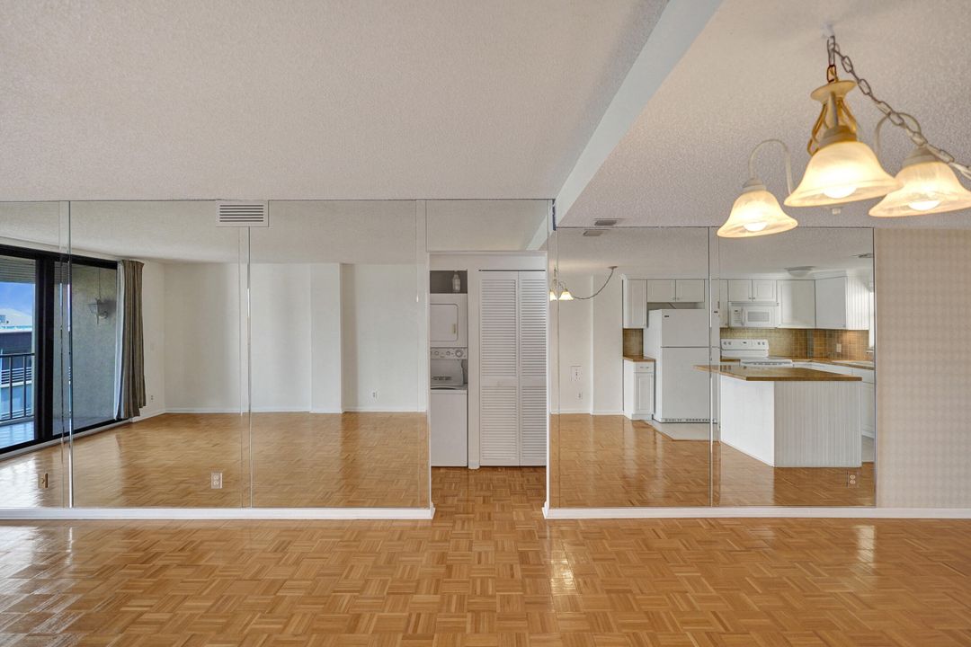 For Sale: $212,500 (2 beds, 2 baths, 1025 Square Feet)