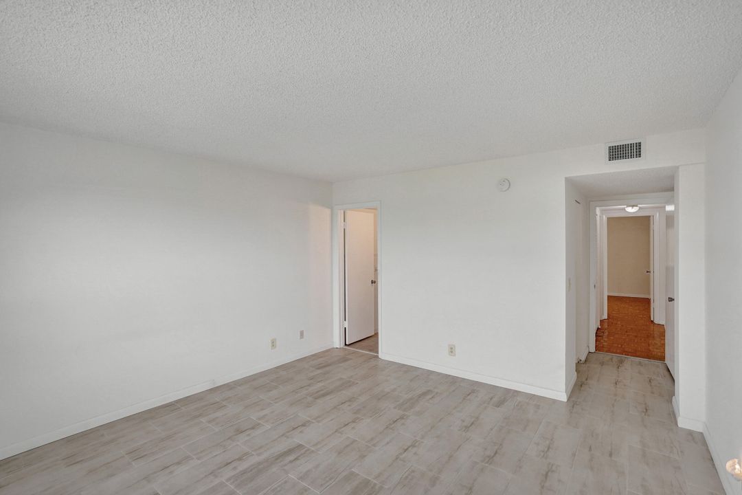 For Sale: $212,500 (2 beds, 2 baths, 1025 Square Feet)