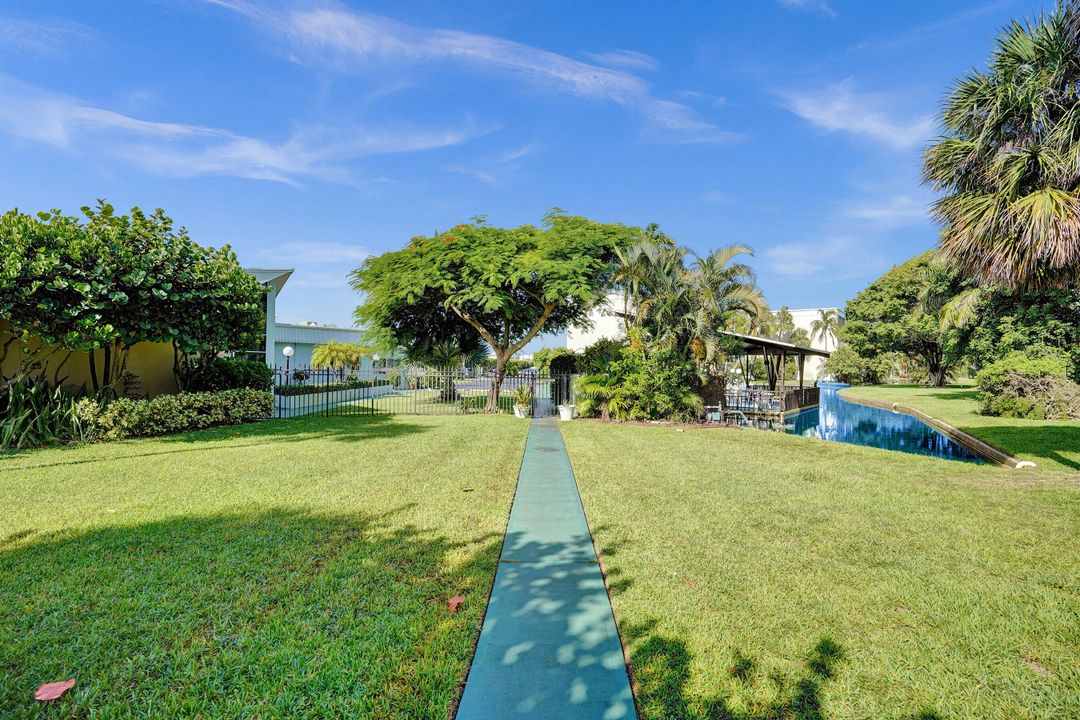 For Sale: $212,500 (2 beds, 2 baths, 1025 Square Feet)