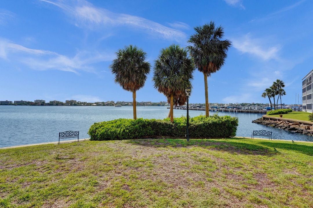 For Sale: $212,500 (2 beds, 2 baths, 1025 Square Feet)