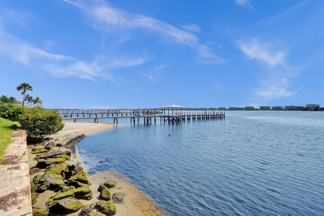 For Sale: $212,500 (2 beds, 2 baths, 1025 Square Feet)