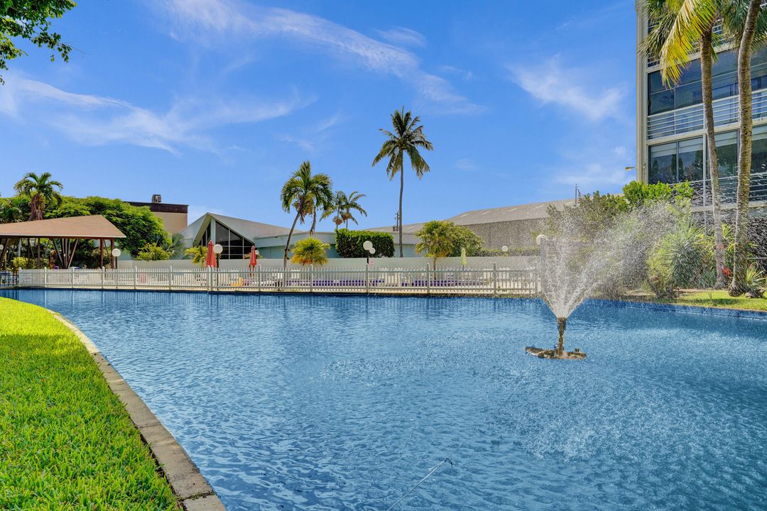 For Sale: $212,500 (2 beds, 2 baths, 1025 Square Feet)