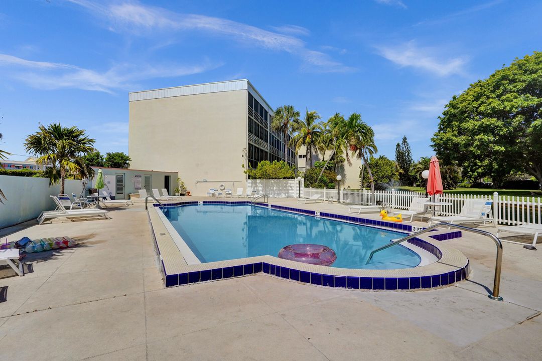 For Sale: $212,500 (2 beds, 2 baths, 1025 Square Feet)