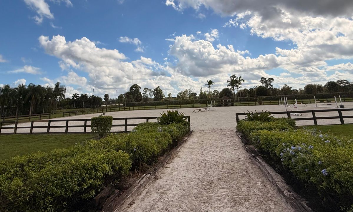 出租: $3,000 (1 贝兹, 1 浴室, 0 平方英尺)