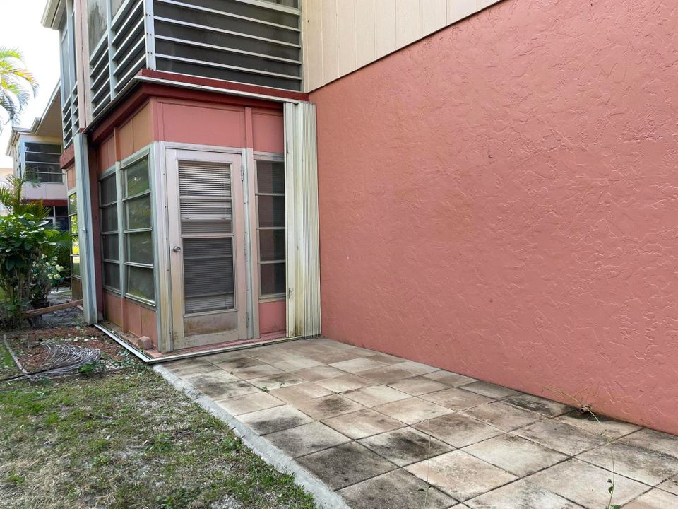 Active With Contract: $1,700 (1 beds, 1 baths, 888 Square Feet)