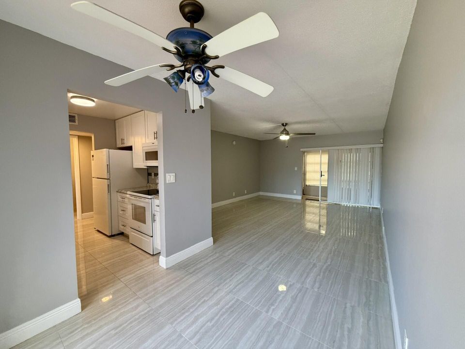 Active With Contract: $1,700 (1 beds, 1 baths, 888 Square Feet)