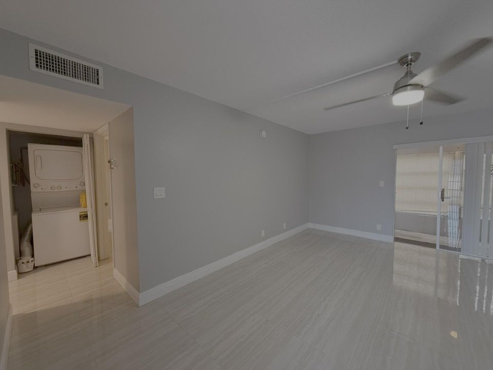 Active With Contract: $1,700 (1 beds, 1 baths, 888 Square Feet)