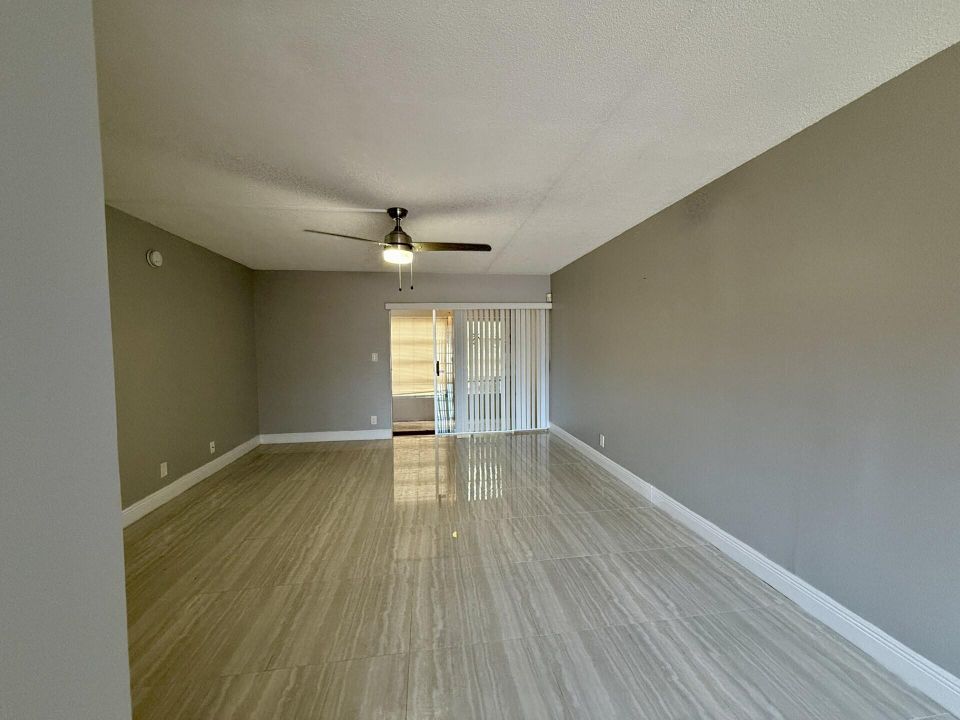 Active With Contract: $1,700 (1 beds, 1 baths, 888 Square Feet)