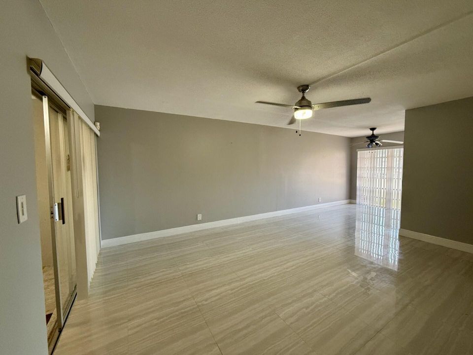 Active With Contract: $1,700 (1 beds, 1 baths, 888 Square Feet)